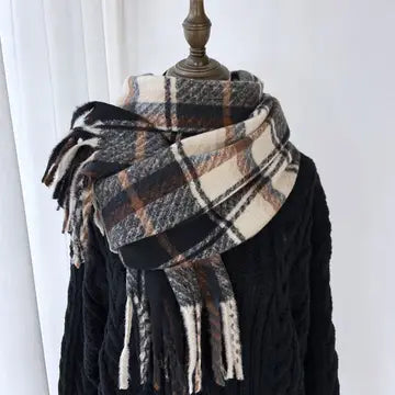 Vintage Inspired Blanket Scarf in Black