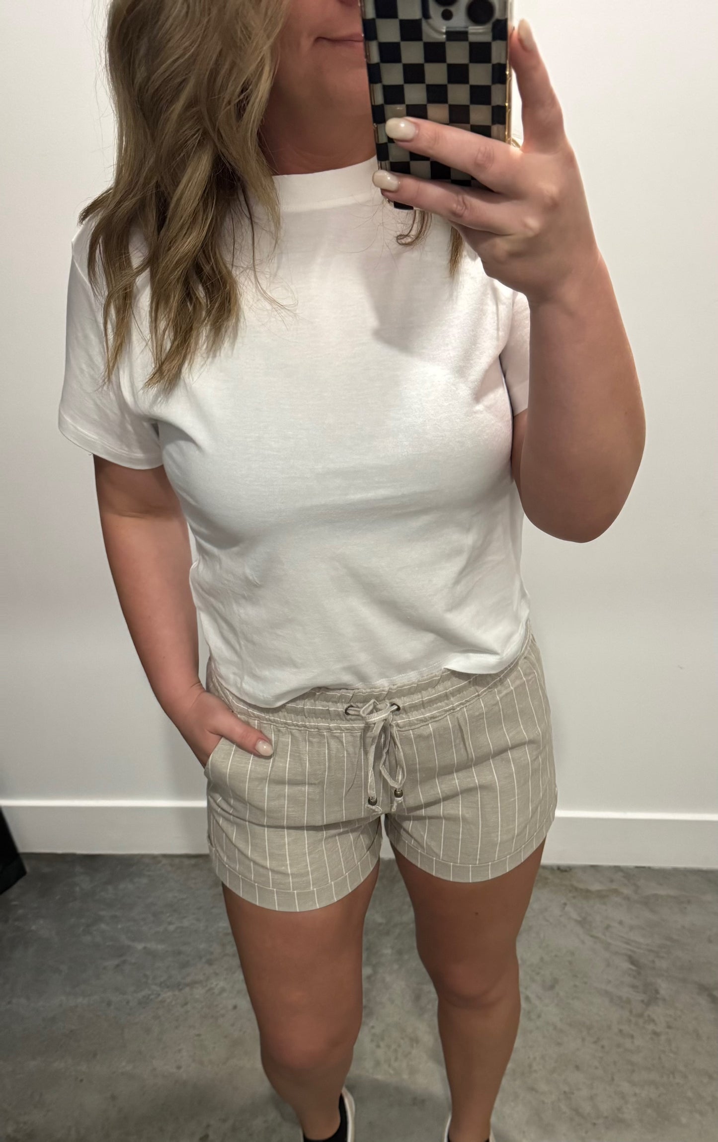 Chelsea Linen Shorts in Beige