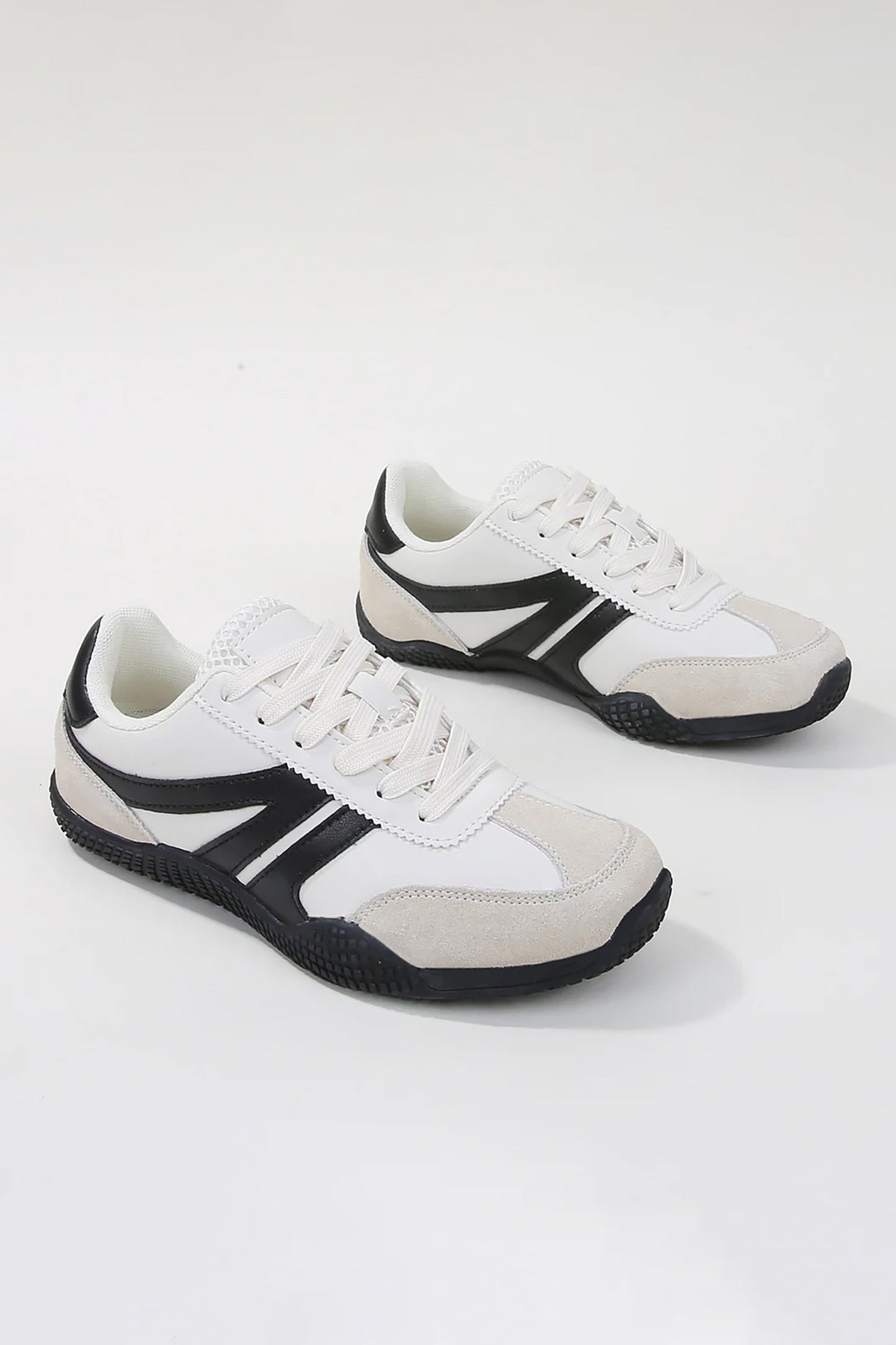 Retro Sneaker in White/Black