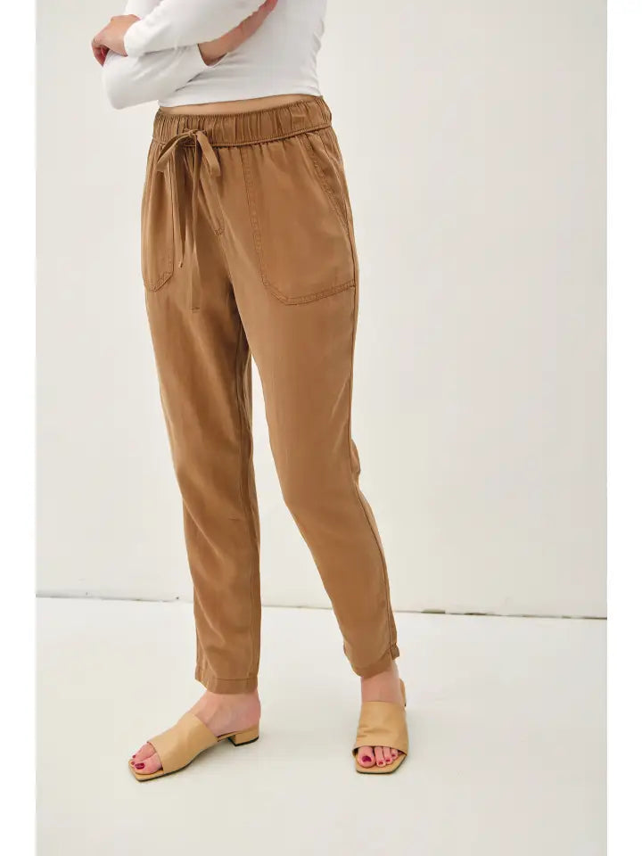 Alyssa Tapered Pants in Dark Taupe