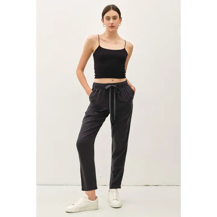 Tencel Tapered Leg Pant in Black