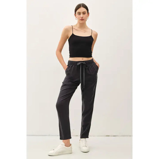 Tencel Tapered Leg Pant in Black