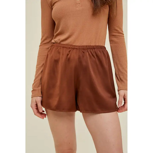 Satin Short in Cognac