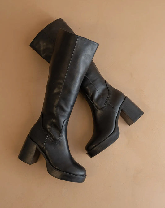 The Juniper Knee Boot in Black