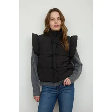 Flutter Sleeve Puffer Vest in Black